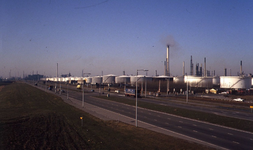DIA44209 Olietanks bij Shell Pernis; Februari 1983