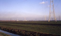DIA44236 De Lageweg, met hoogspanningsmasten; Maart 1983