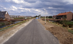 DIA44267 De Westdijk met rechts de Liesgras en links de Torellistraat; Augustus 1983