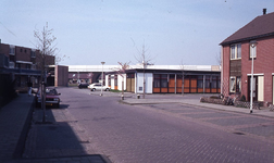 DIA44330 Noodgebouw aan de Perzikgaard; April 1985