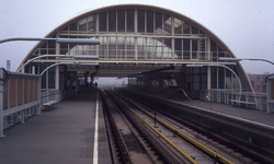 DIA44336 Proefrit met de nieuwe metro: metrostation Centrum; 24 april 1985