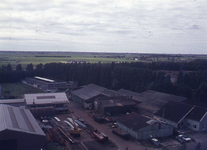 DIA44407 Zicht vanaf de Marrewijkflat op de bedrijven rond de Breeweg en Industriestraat; ca. 1969