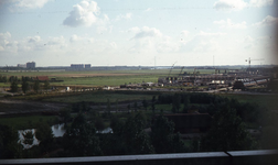 DIA44462 Wijk langs de Groenewoudlaan in aanbouw, gezien vanaf de Marrewijkflat; ca. 1980