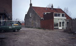 DIA44551 Achterzijde van elektrotechnisch Bedrijf H.E. Dekker aan het Noordeinde; ca. 1980