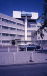 DIA44558 Ingang van het nieuwe gemeentehuis; ca. 1985
