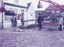DIA44570 Aanleg waterleiding (?) in de Voorstraat; ca. 1969