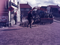 DIA44571 Aanleg waterleiding (?) in de Voorstraat; ca. 1969