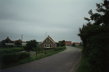 DIA67015 Kijkje op de kruising van de Kade en de Colinslandsedijk (?); 29 juli 1973