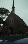 DIA67019 Kerkgangers verlaten de gereformeerde kerk; 29 juli 1973