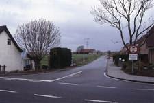 DIA68166 Kerkweg, gezien vanaf de Veckdijk; ca. 1991