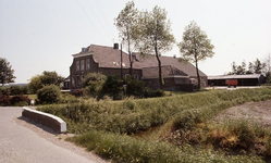 DIA69008 Boerderij aan Dwarsweg; 1973