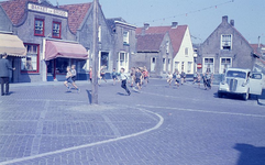 DIA69109 Anders is het gesteld met de speelgelegenheid voor de kinderen van de school met de Bijbel. Deze treffen we ...