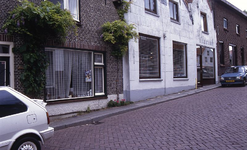 DIA69200 Kijkje in de Dorpsstraat; ca. 1993