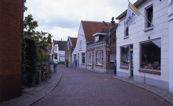 DIA69212 Kijkje in de Dorpsstraat; ca. 1993
