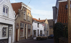 DIA69275 Kijkje in de Dorpsstraat; ca. 1993