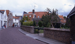 DIA69321 Kijkje in de Dorpsstraat; ca. 1993