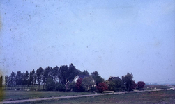 DIA69375 Woningen langs de Oude Veerdam; ca. 1982