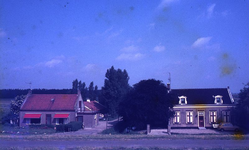 DIA69379 Woningen langs de Oude Veerdam; ca. 1982