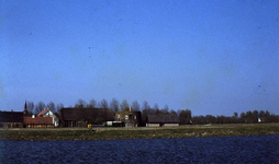DIA69381 Woningen langs de Oude Veerdam; ca. 1982