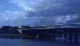 DIA69392 Overbrugging van De Bernisse door de Nieuwe Veerdam ; ca. 1982