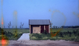 DIA69425 Openbare toiletten in De Bernisse; ca. 1982