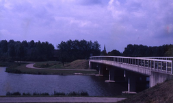DIA69444 Overbrugging van De Bernisse door de Nieuwe Veerdam ; ca. 1982