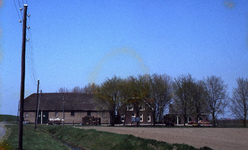 DIA69511 Boerderij aan de Koeneweg; ca. 1990