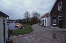 DIA70042 Kijkje op de haven vanaf het Werfplein; ca. 1991