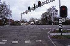 DIA70044 Verkeerslichten bij de kruising van de Groene Kruisweg en de Henri Fordstraat; ca. 1991