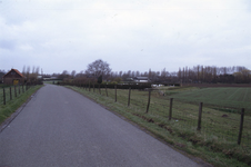 DIA70047 De Maasdijk richting het dorp; ca. 1991