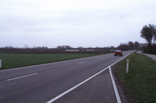 DIA70054 De Groene Kruisweg tussen de kruising van de N57 en het dorp Zwartewaal; ca. 1991