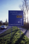 DIA70087 De Groene Kruisweg ter hoogte van Zwartewaal, ANWB-bord richting Zwartewaal; ca. 1999