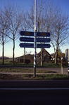 DIA70088 De Groene Kruisweg ter hoogte van Zwartewaal, ANWB-bord richting Hellevoetsluis, Heenvliet en Rotterdam en ...