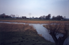 DIA70092 De holle mare, gezien vanaf de Hollemaarsedijk, woningen aan de Rijswaardsedijk; ca. 1980