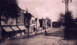 DIA_PB0064 Kijkje op de Dorpsstraat; ca. 1920