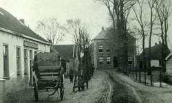 DIA_PB0113 Paard en wagen op het Dorpsplein in Oostvoorne; ca. 1930