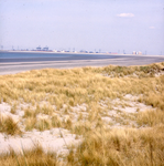 DIA_GF_1447 Uitzicht bij kilometerpaal 9 in de richting van de Maasvlakte; 24 april 1981