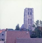 DIA_GF_1506 Toren van Goedereede gefotografeerd vanuit een raampje in de molen; 10 juli 1984