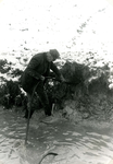 AB_HAASDIJK_027 Aanleggen van drainage in een akker langs de Haasdijk; ca. 1977
