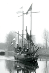 BR_1APRIL_1981_002 Het Geuzenschip De Prince Admirael vaart door de Buitenhaven; 1 april 1981