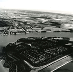 BR_BATTERIJWEG_024 Luchtfoto van camping De Meeuw op de voormalige havenbatterij. Op de voorgrond de Krabbeplaat; 1983