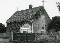 BR_BOLLAARSDIJK_004 Een woning langs de Bollaarsdijk; 1980