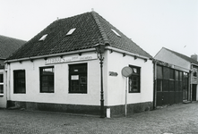 BR_BOTERSTRAAT_005 De banketbakkerij van A.E.D. Ribbe op de hoek van de Boterstraat en de Rozemarijnstraat; december 1988