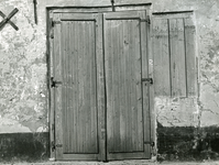 BR_BOTERSTRAAT_016 Authentieke deur in één van de oude pakhuisjes langs de Boterstraat, ca. 1980 afgebroken; 1961