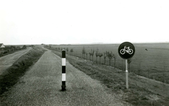 BR_BRIELSEMAASPAD_003 Het fietspad langs het Brielse Meer; ca. 1960