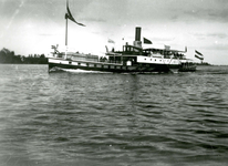 BR_BRIELSEMAAS_009 Brielle; Schip met passagiers op de Brielse Maas, ca. 1930