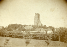BR_BRIGITTENWEG_014 Panorama van Brielle, gezien vanaf de wallen, met de catharijnekerk en het Merulaweeshuis; ca. 1922