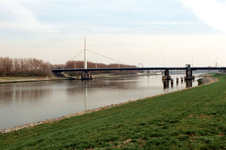 BR_BRUGGEN_HARMSENBRUG_003 De Harmsenbrug over het Hartelkanaal; 26 maart 1998