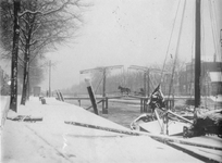 BR_BRUGGEN_RODEBRUG_003 Het Maarland in wintertooi, met de Julianabrug; December 1923