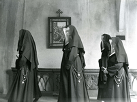BR_DERIK_BEDEVAARTKERK_MIS_042 Nonnen in processie in de ommegang; 9 juli 1961